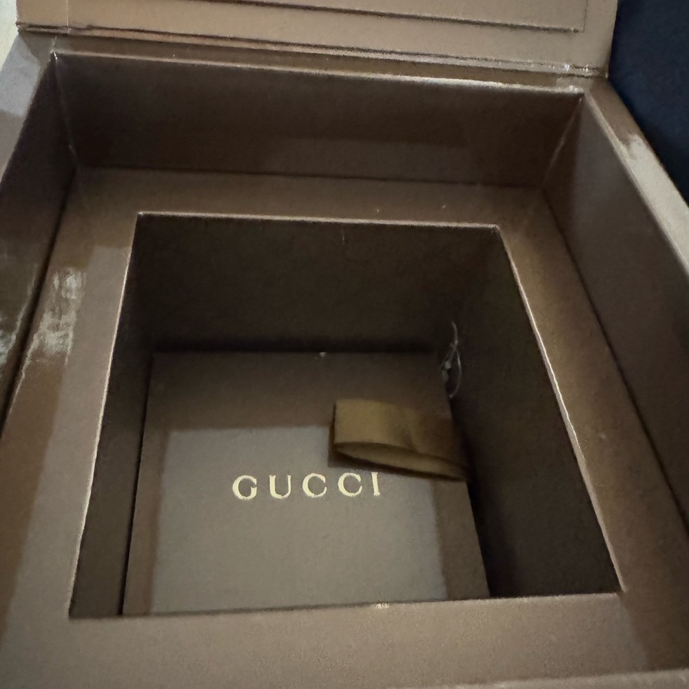 GUCCI black stainless steel watch with date. - Picture 16 of 16